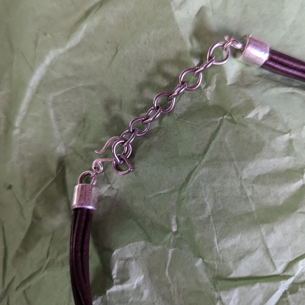 Premier Design Cross necklace - Picture 4 of 4